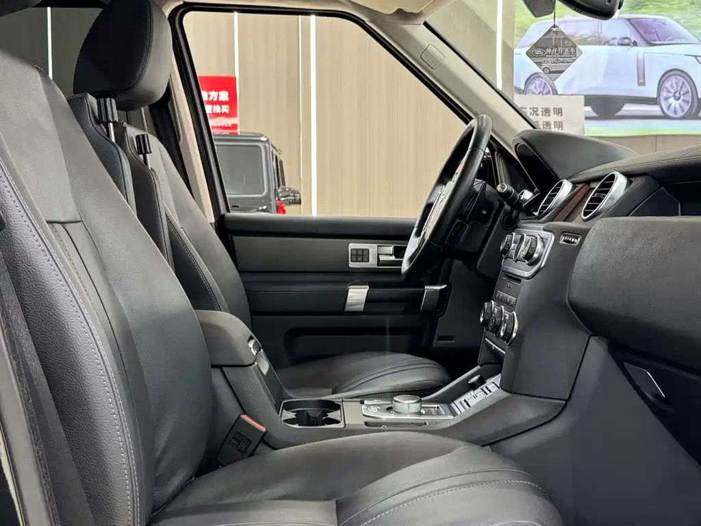 Land Rover Discovery 2017 — фото 16