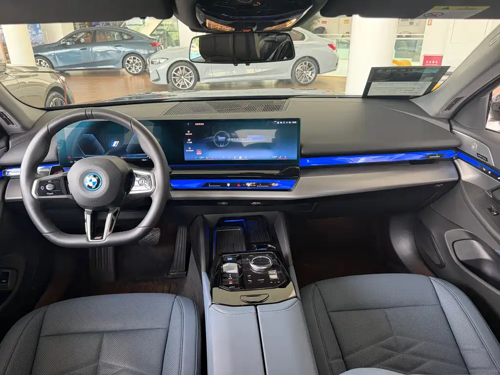 BMW i5 2025 — фото 11