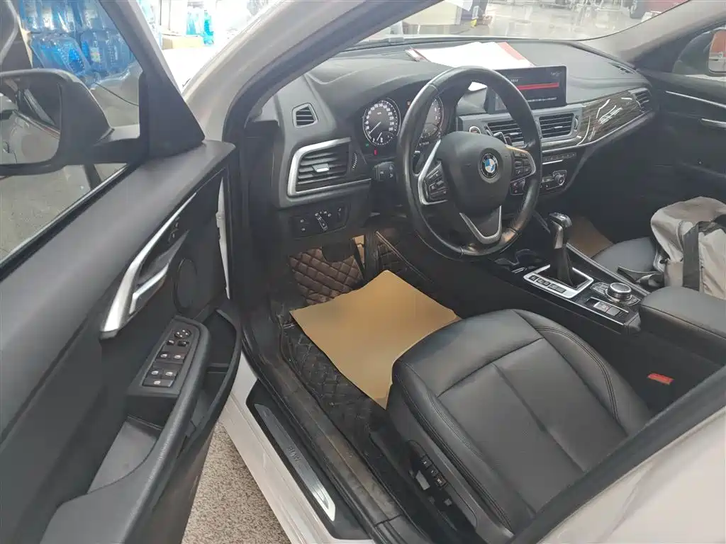 BMW 1 Series 2019 — фото 13