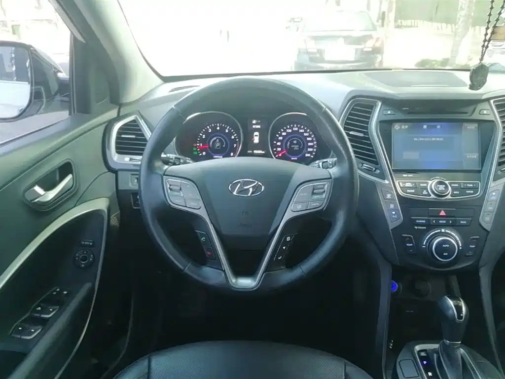 Hyundai Santa Fe 2016 — фото 11