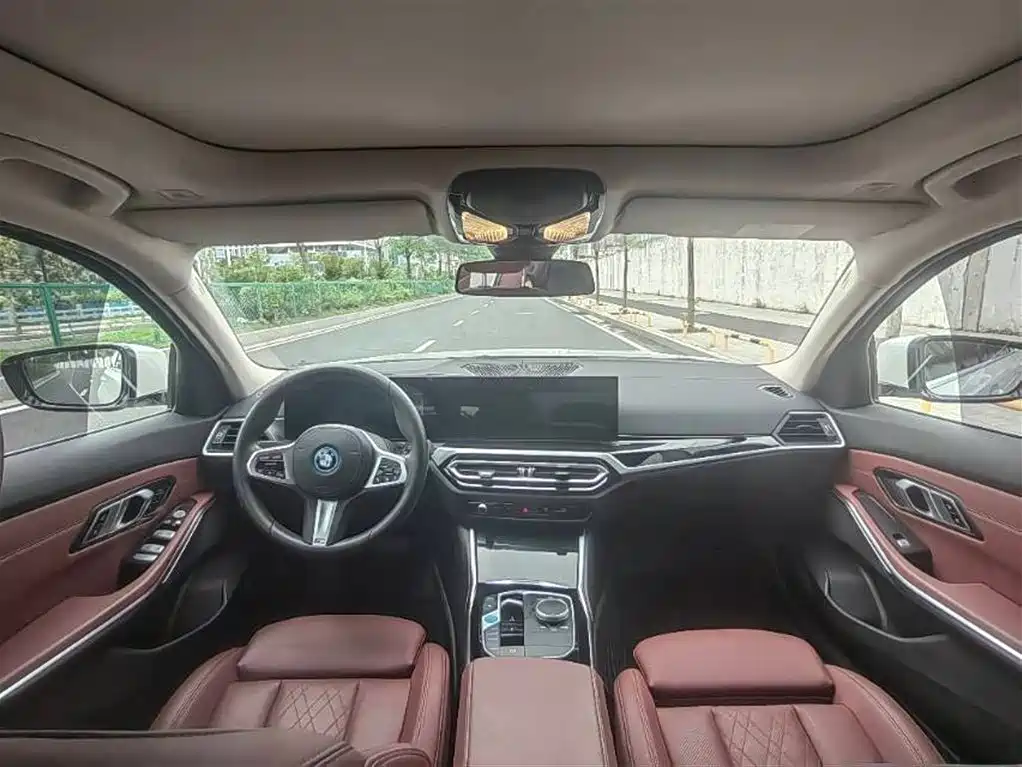 BMW i3 2024 — фото 4