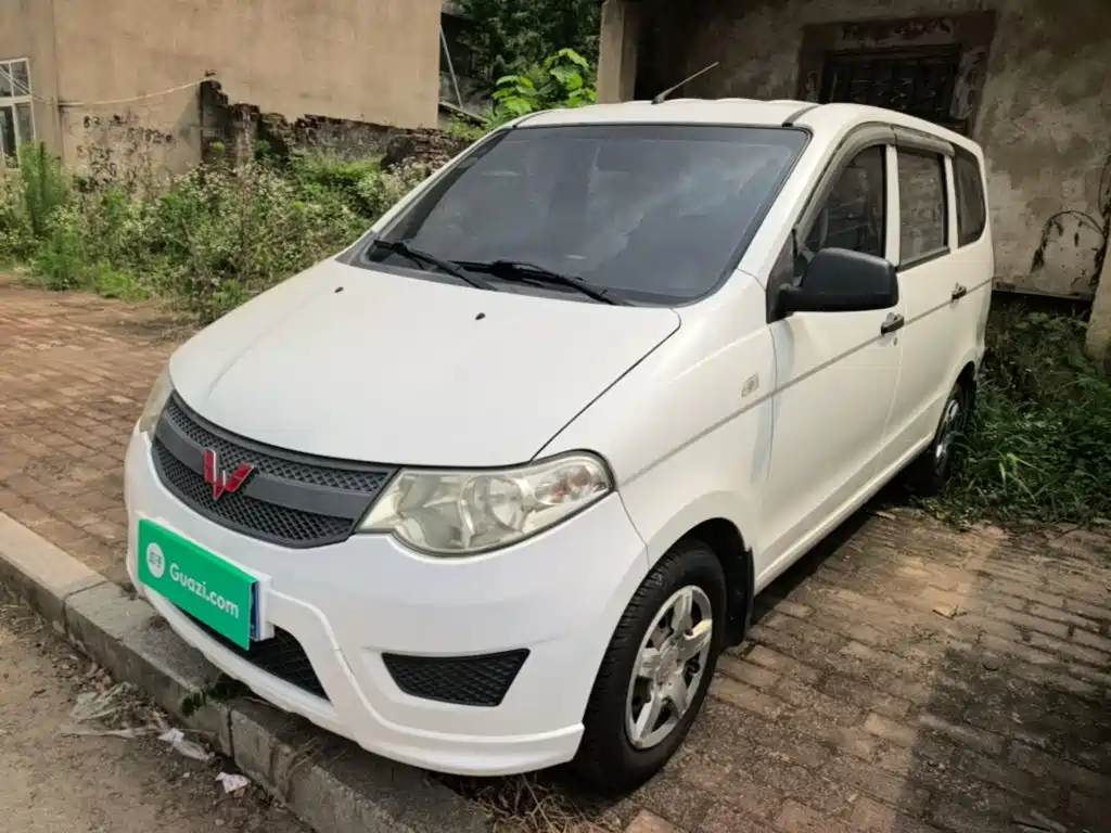 Wuling Hongguang 2015 — фото 1