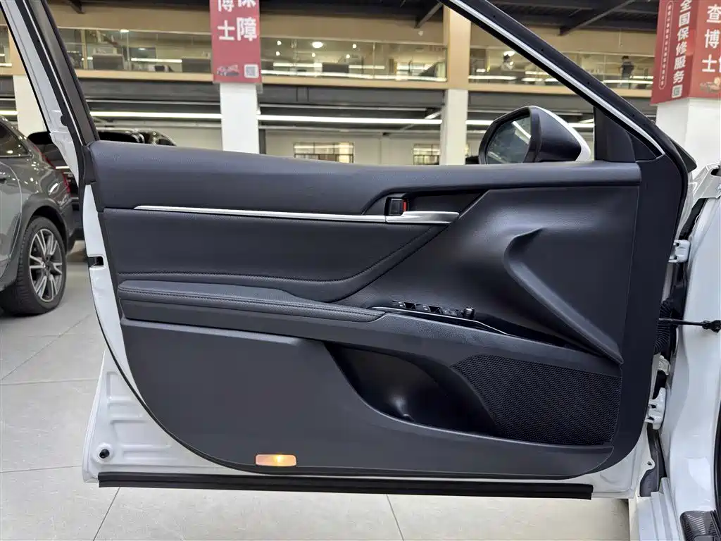 Toyota Camry 2020 — фото 12