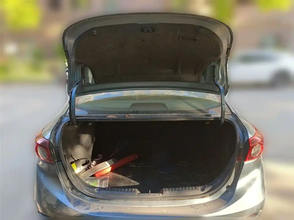 Mazda 3 Axela 2015 — фото 10
