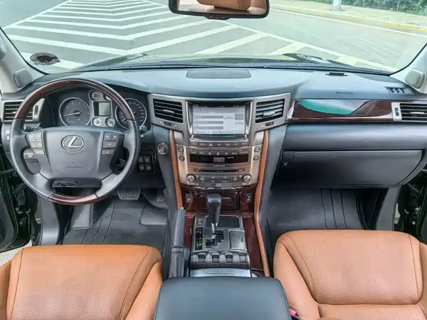Lexus LX 2011