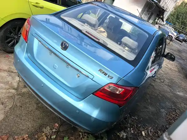 Changan Yuexiang V3 2015