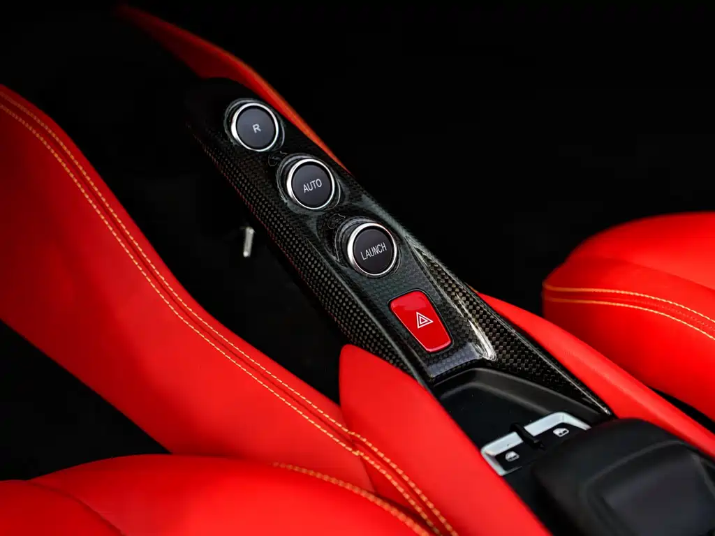 Ferrari F8 2021 — фото 17