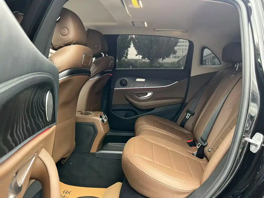 Mercedes-Benz E-Class 2018 — фото 15
