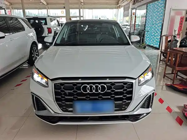 Audi Q2L 2024