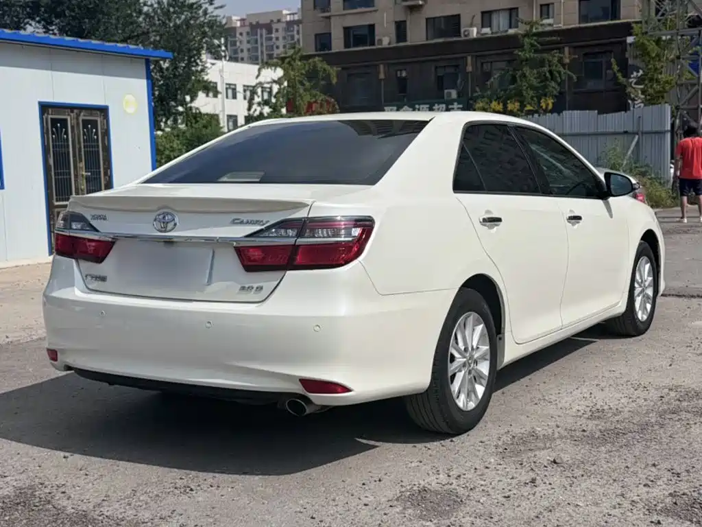 Toyota Camry 2015 — фото 13