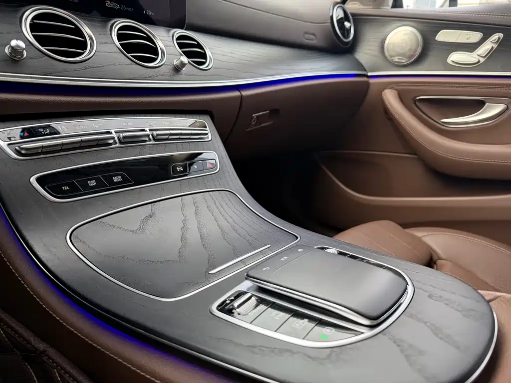 Mercedes-Benz E-Class 2022 — фото 19