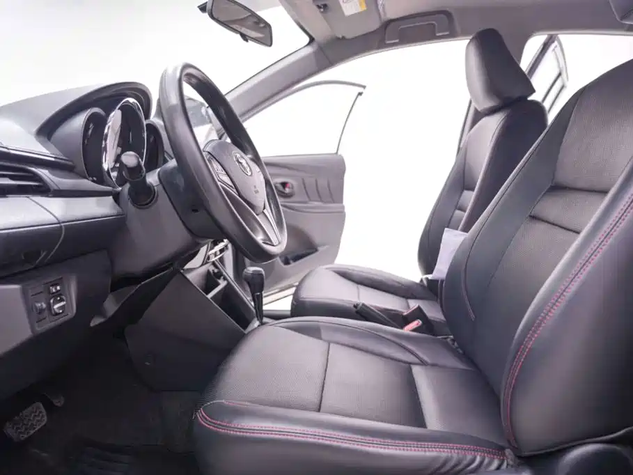 Toyota Yaris L 2023 — фото 22