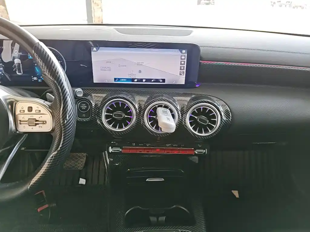 Mercedes-Benz A-Class 2022 — фото 13