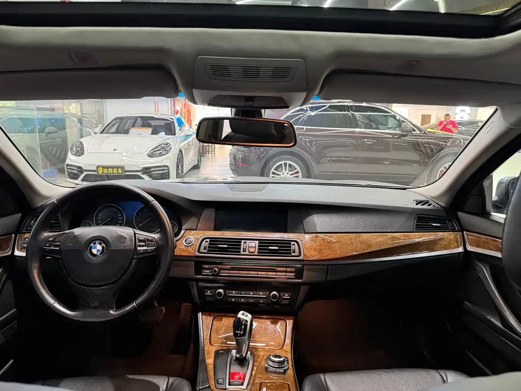 BMW 5 Series 2011 — фото 13