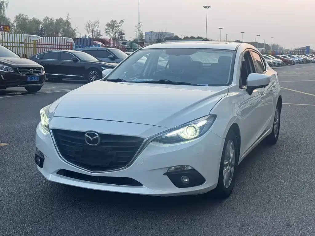 Mazda 3 Axela 2017 — фото 1