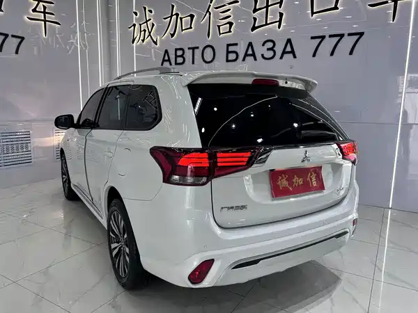 Mitsubishi Outlander 2023