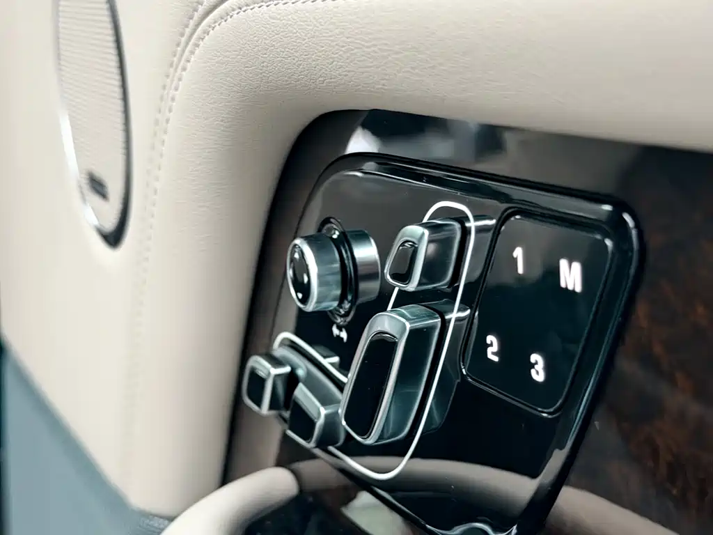 Land Rover Range Rover 2021 — фото 14