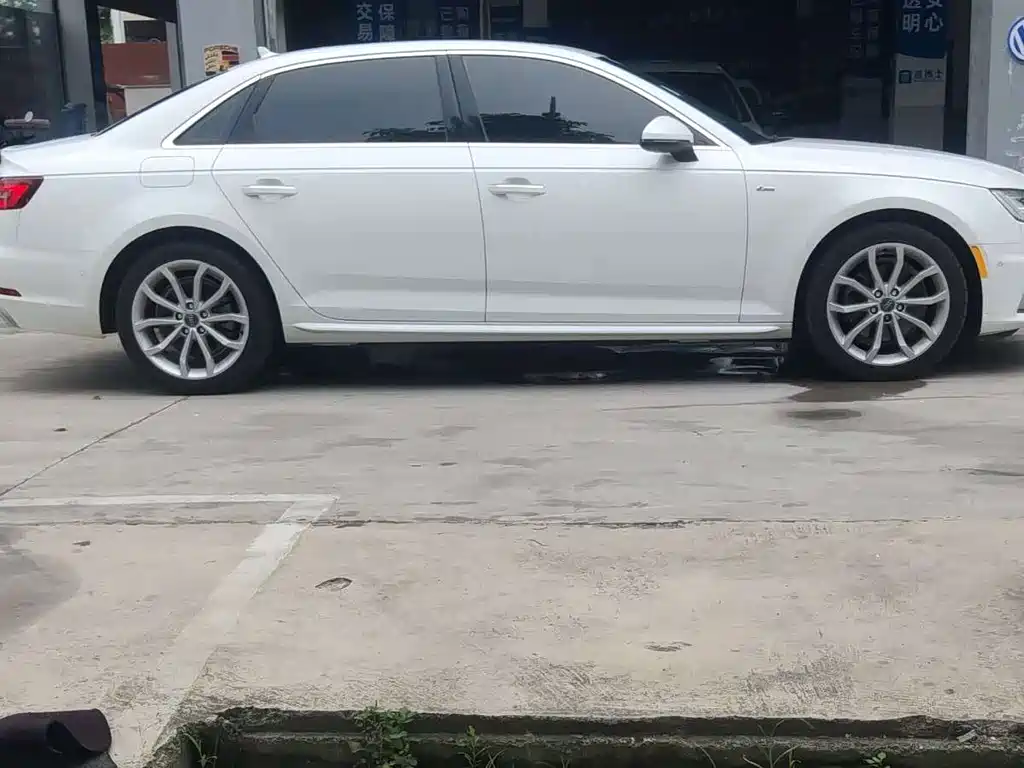Audi A4L 2019