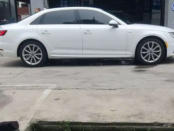 Audi A4L 2019