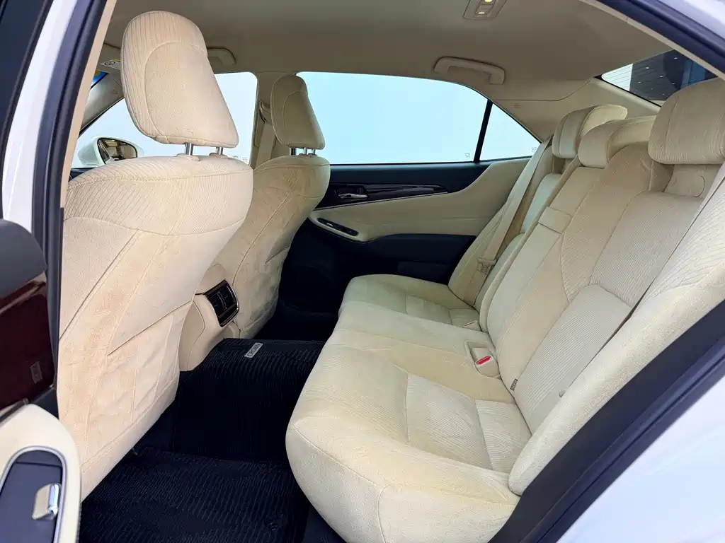 Toyota Crown 2018 — фото 10