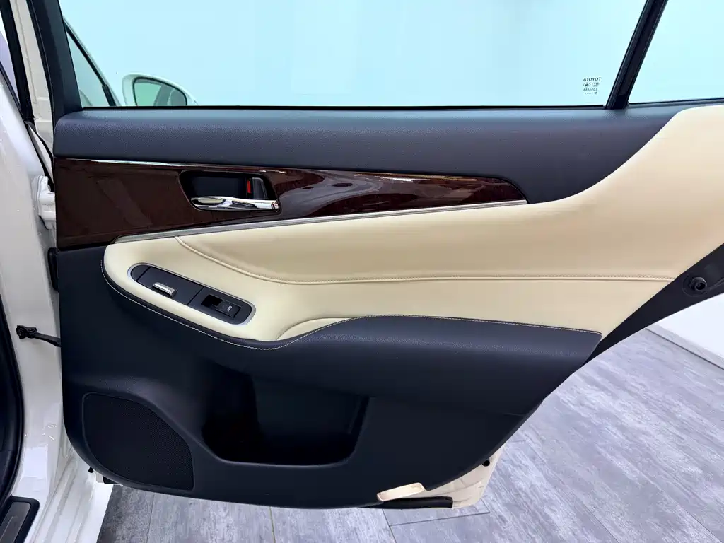 Toyota Crown 2018 — фото 17