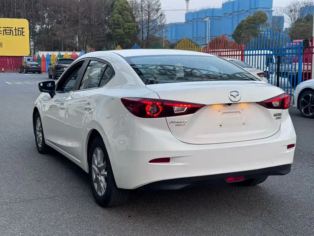 Mazda 3 Axela 2017 — фото 4