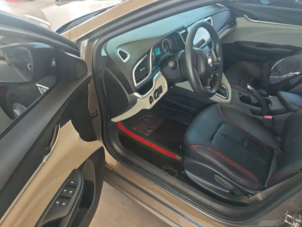 Buick Excelle 2015 — фото 16