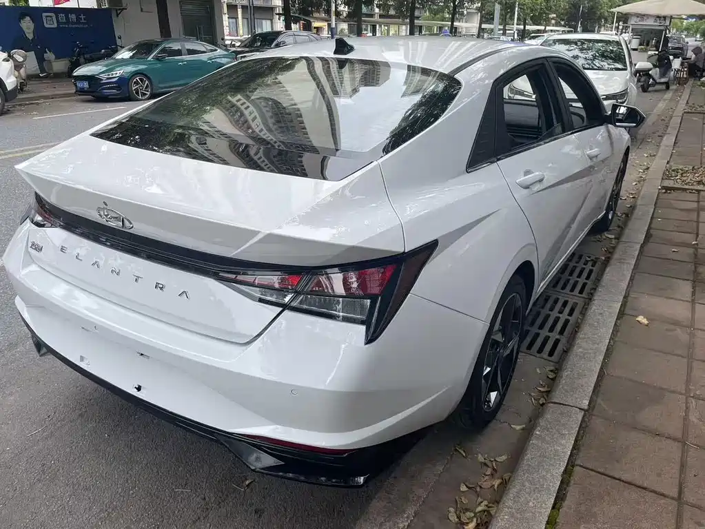 Hyundai Elantra 2020 — фото 11