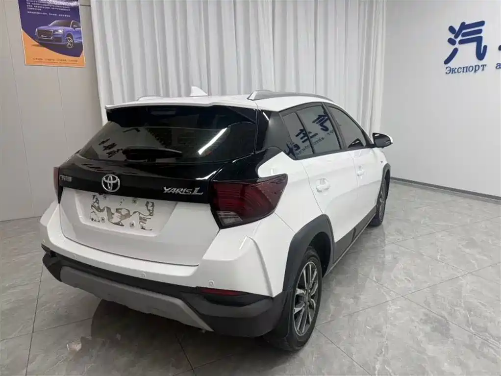 Toyota Yaris L 2022 — фото 6