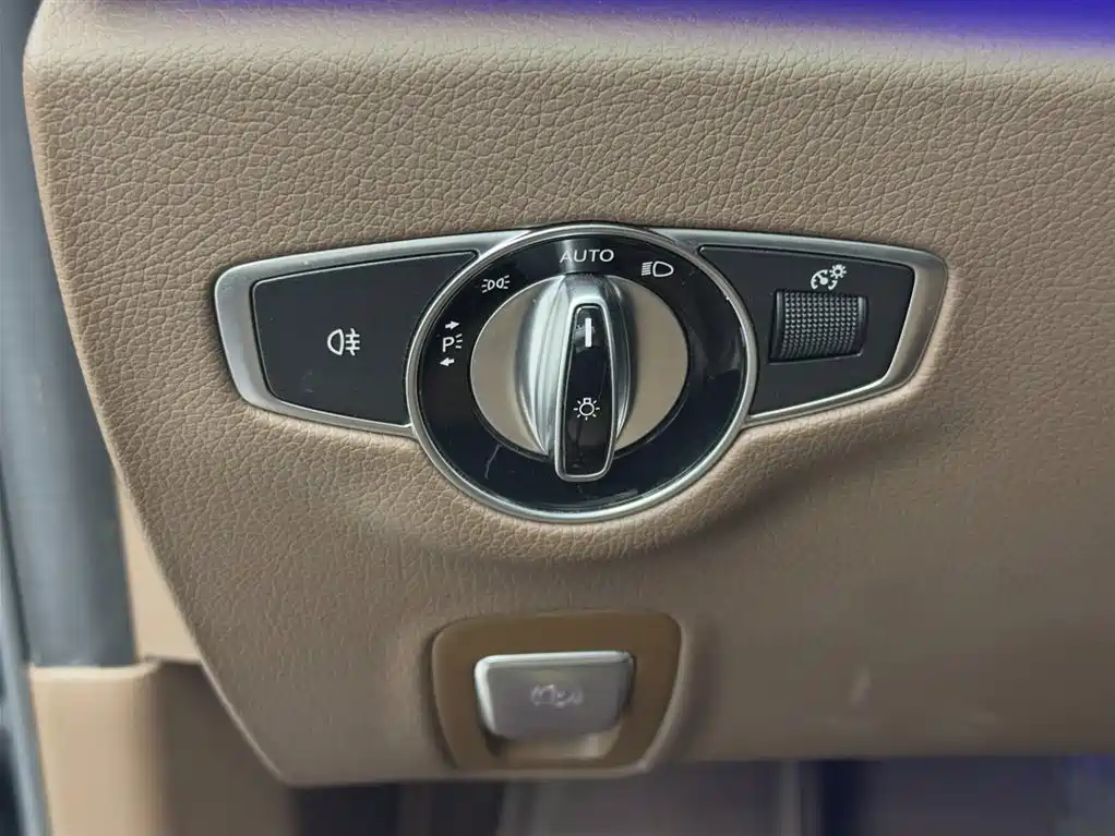 Mercedes-Benz E-Class 2023 — фото 16