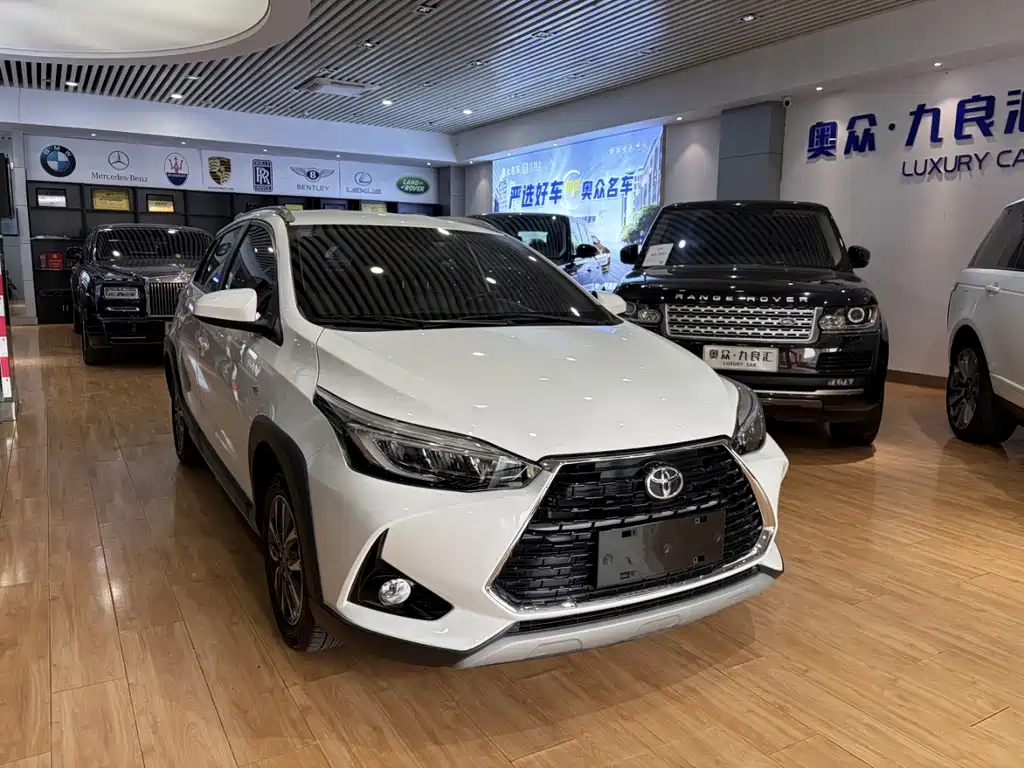 Toyota Yaris L 2023 — фото 1