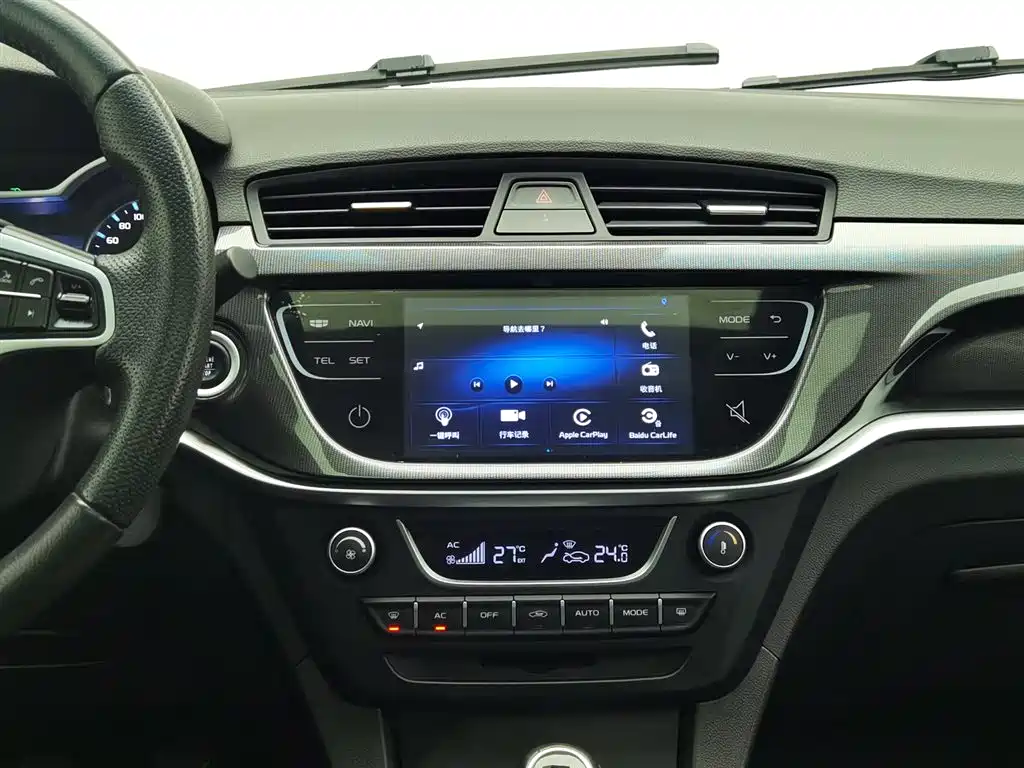 Geely Emgrand 2017 — фото 12