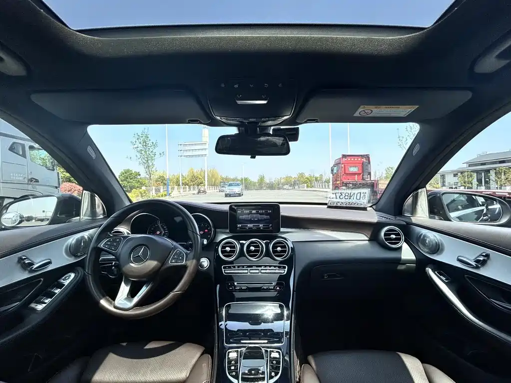 Mercedes-Benz GLC 2017 — фото 11