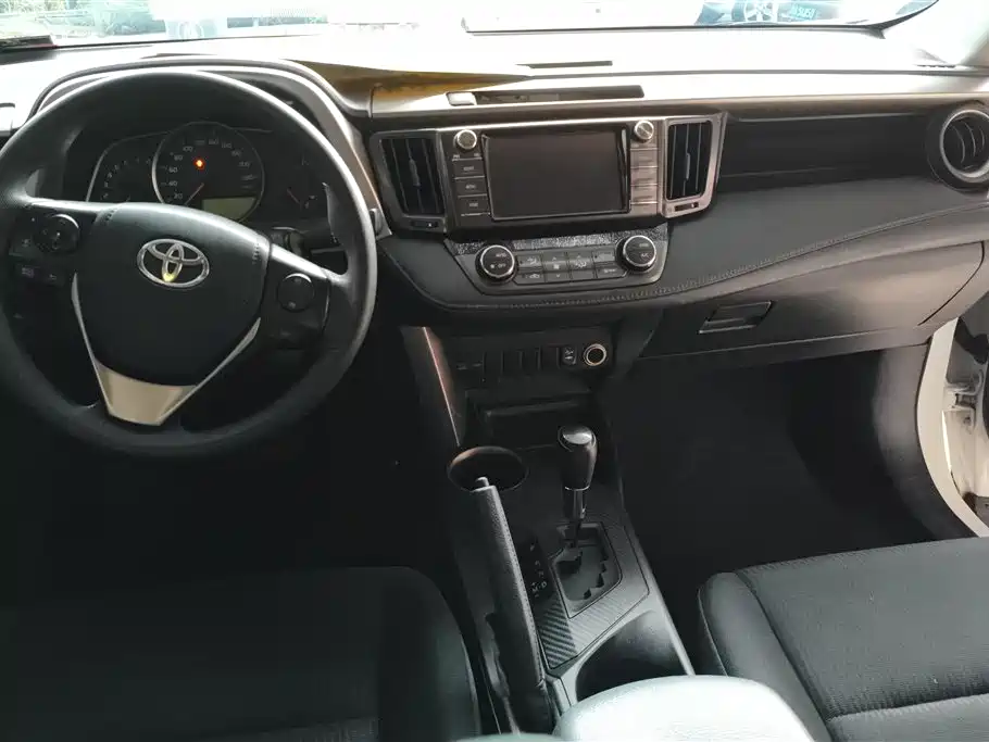 Toyota RAV4 2015 — фото 12