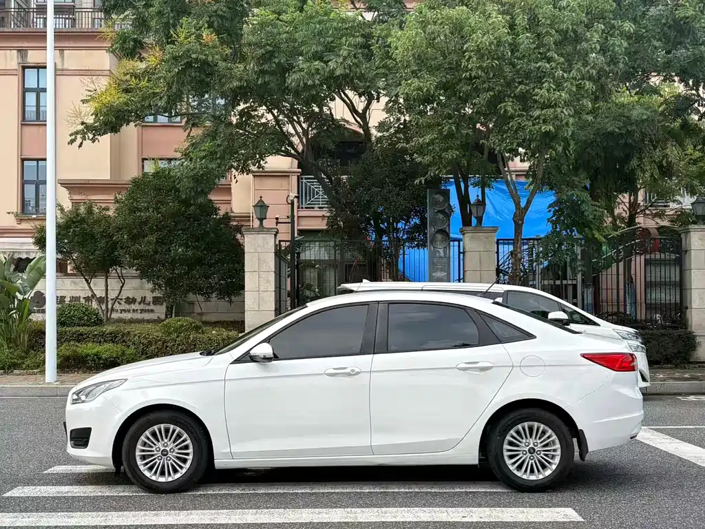 Ford Escort 2018 — фото 15