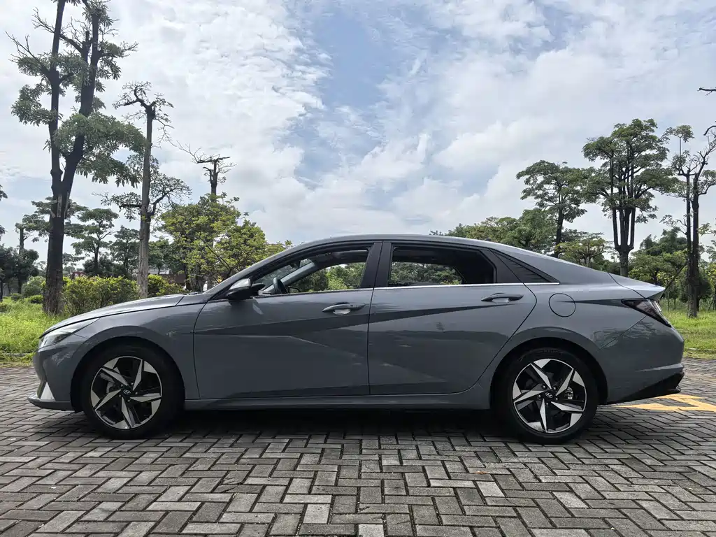 Hyundai Elantra 2021