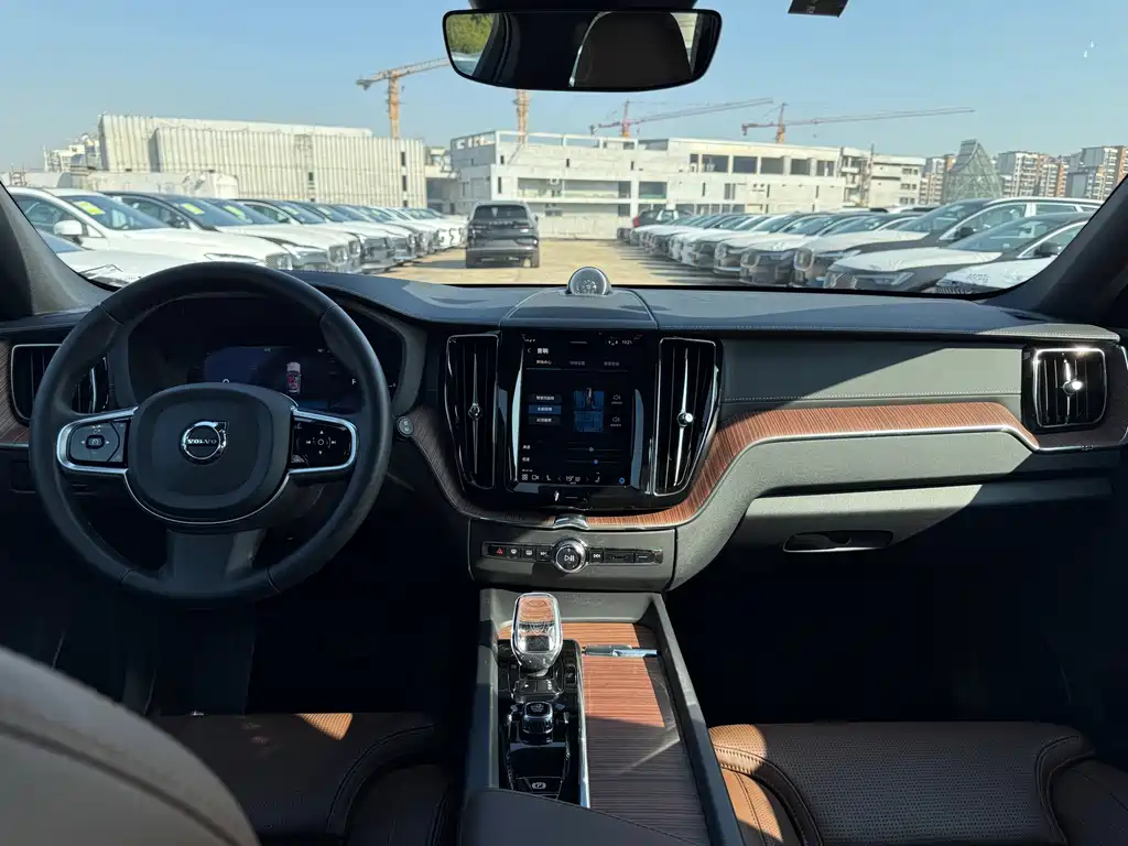 Volvo XC60 Plug-In Hybrid 2024 — фото 10