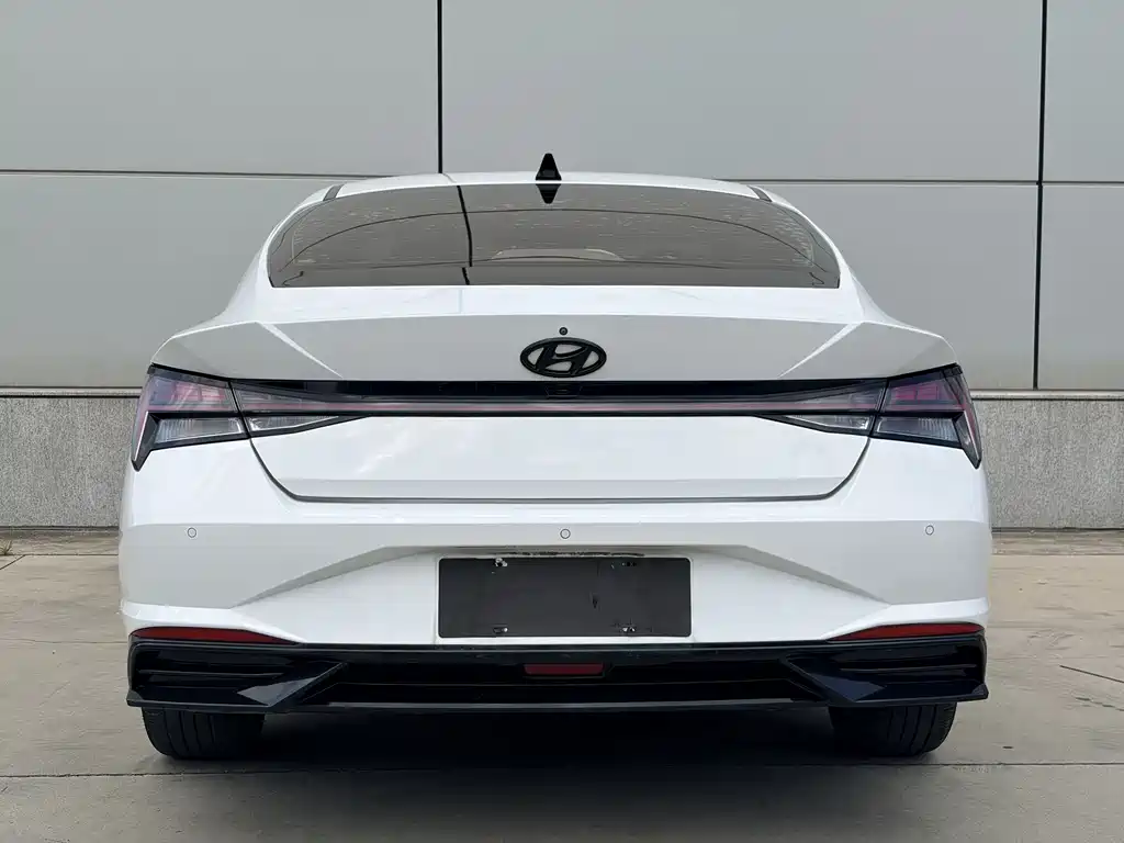 Hyundai Elantra 2022