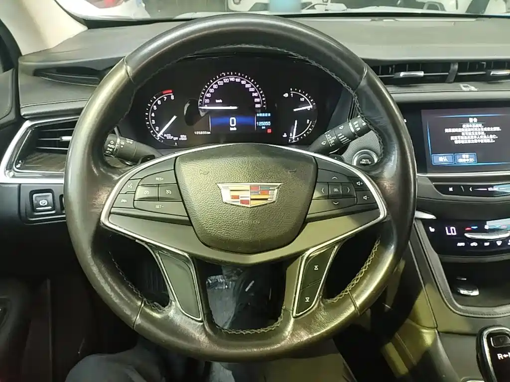 Cadillac XT5 2017 — фото 11