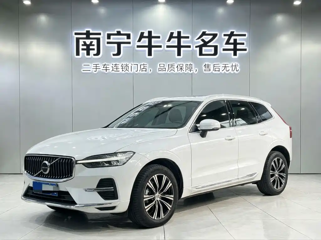 Volvo XC60 2022 — фото 1