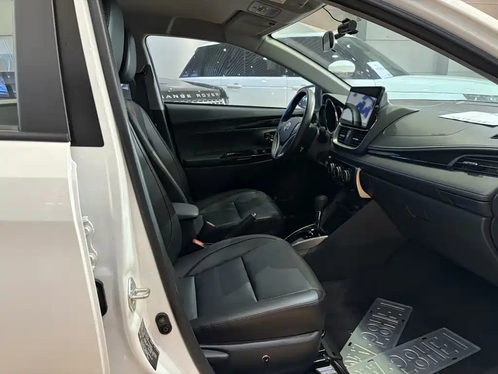 Toyota Yaris L 2023 — фото 9