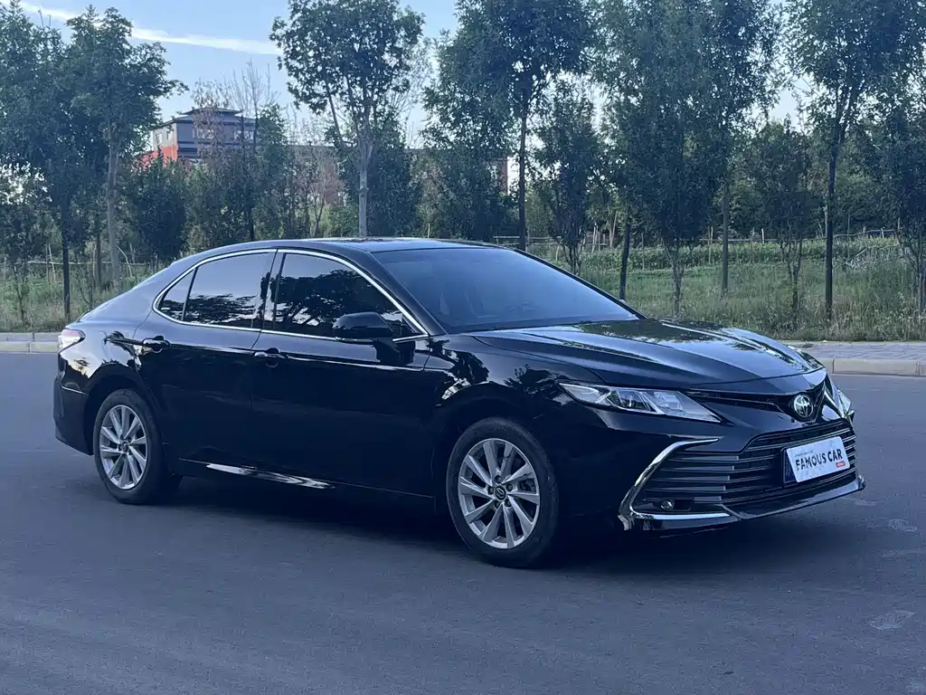 Toyota Camry 2022 — фото 3