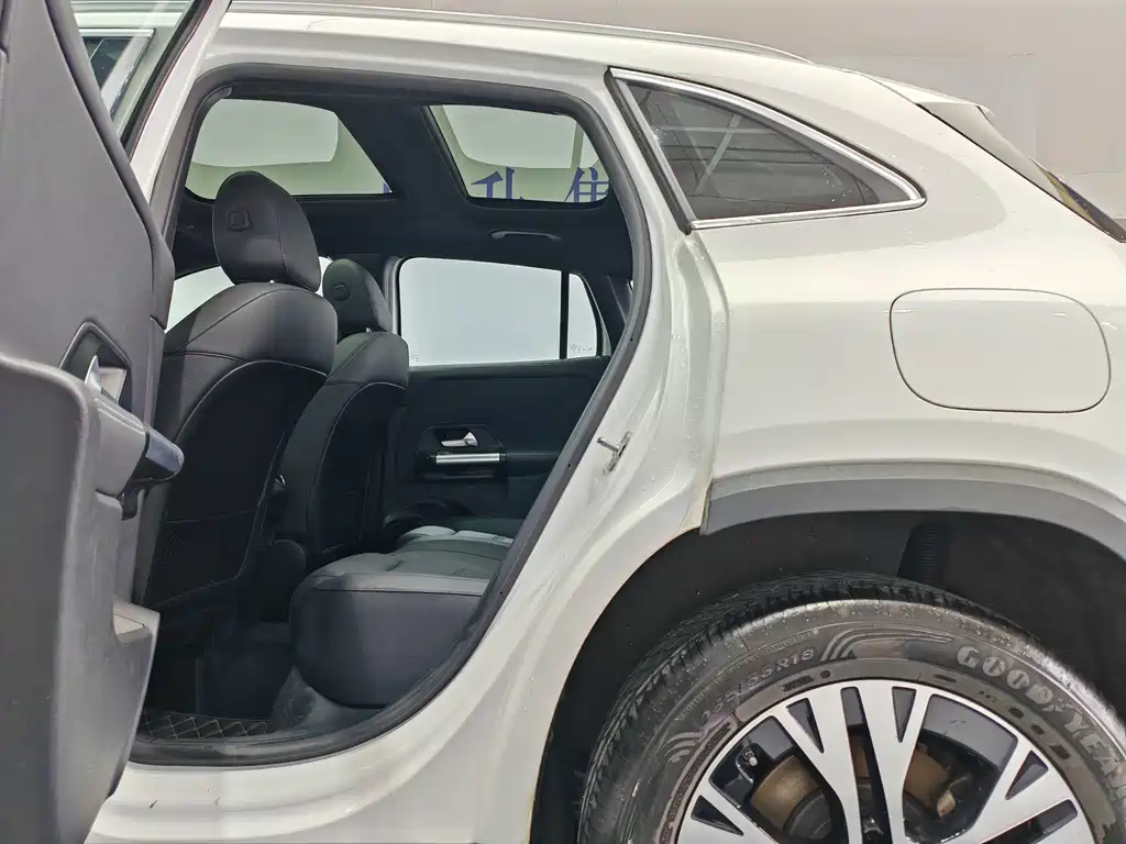 Mercedes-Benz GLA 2025 — фото 12