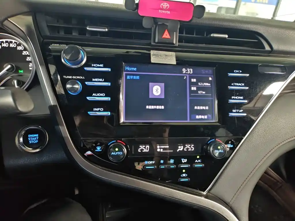 Toyota Camry 2018 — фото 13