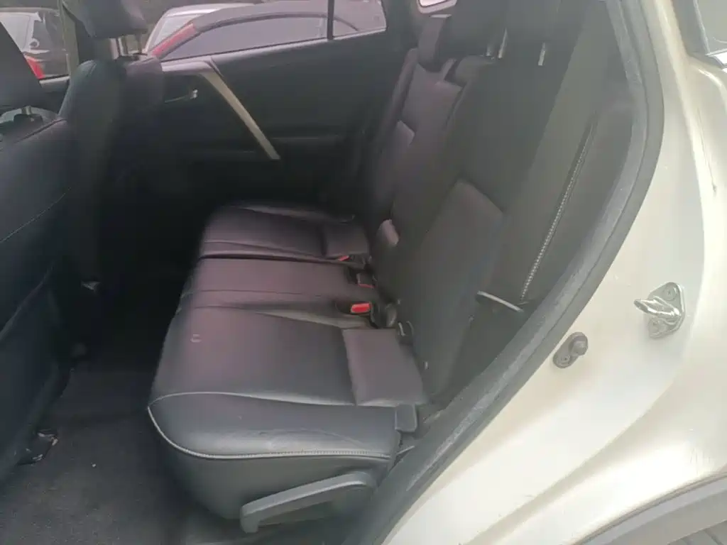 Toyota RAV4 2019 — фото 17