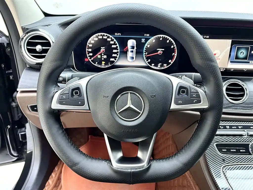 Mercedes-Benz E-Class 2017 — фото 17