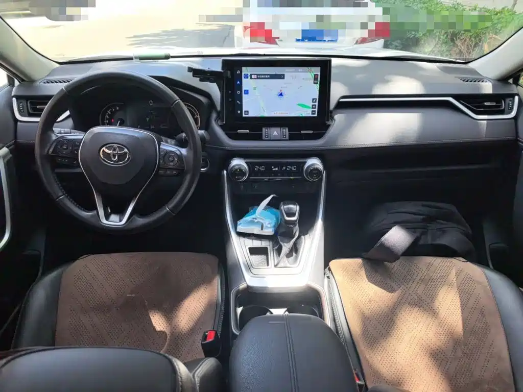 Toyota RAV4 2022 — фото 10