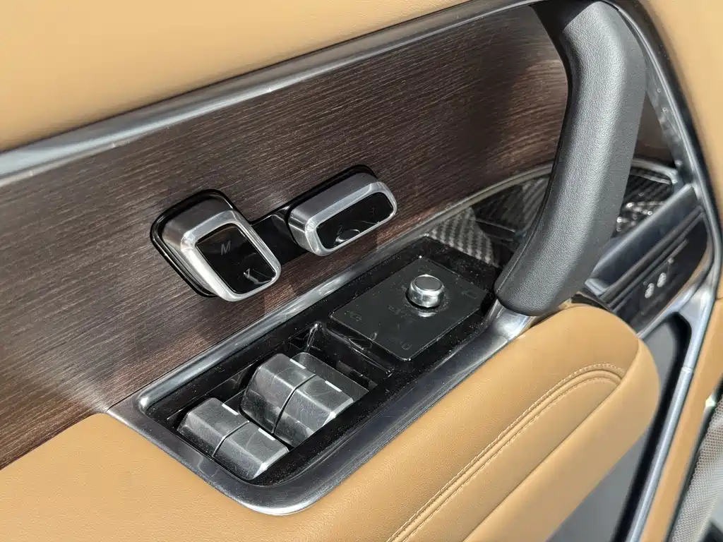 Land Rover Range Rover 2023 — фото 17