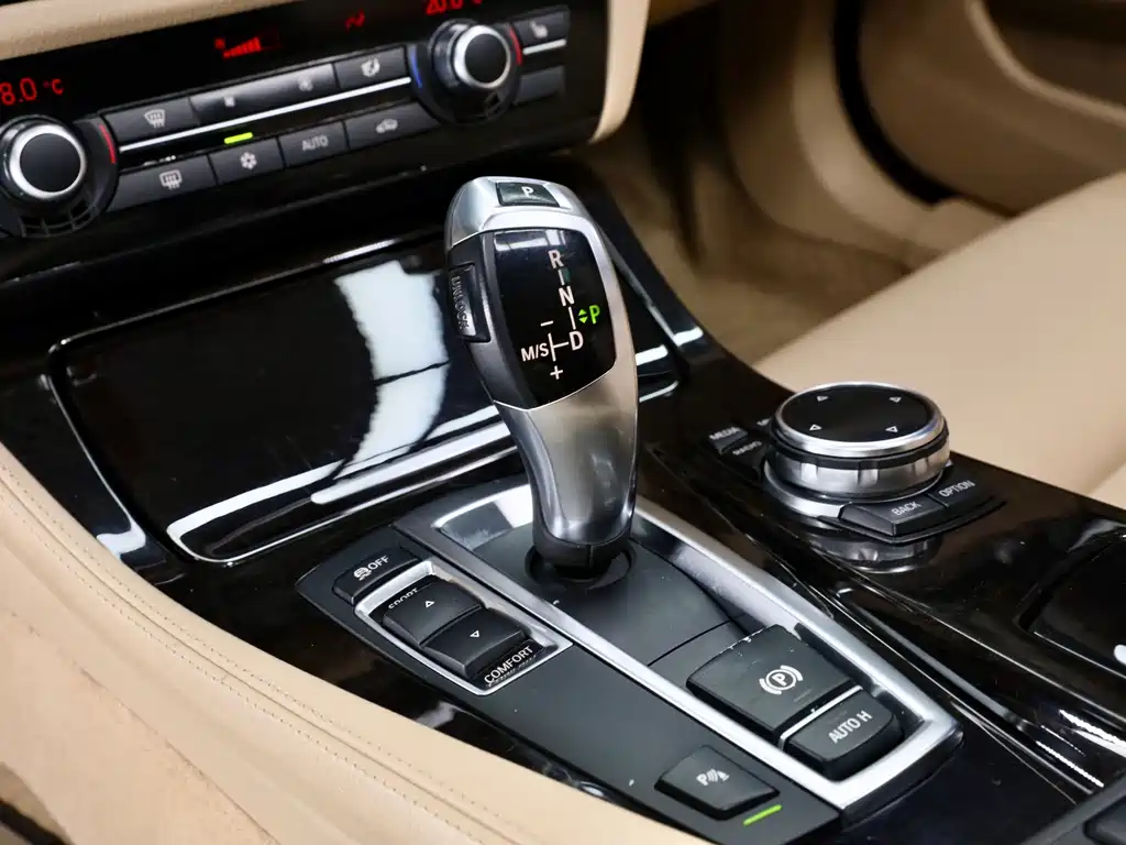 BMW 5 Series 2012 — фото 14