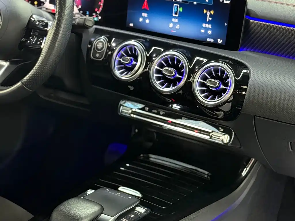Mercedes-Benz A-Class 2023 — фото 17
